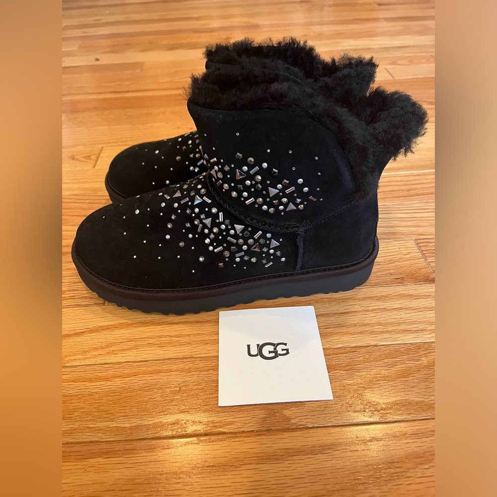 UGG Classic Galaxy Bling Mini Black, Size 7 NEW